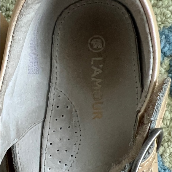 L'Amour Beige Kids Dress Shoes with Bow - Picture 2 of 5